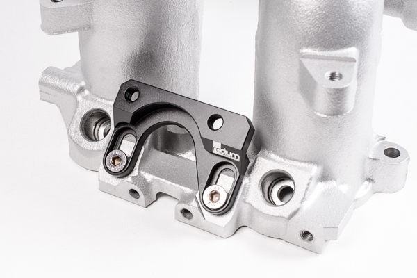 14-0372_Installed-2 Fuel Rail Adapter for Subaru Ver 8 / 9 EJ207 2.5L EJ253 Radium Engineering