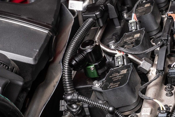 v2-quick-connect-19mm-male-to-an10-male-90deg-radium-engineering_3 V2 Quick Connect 19mm Male to 10AN Male 90deg Radium Engineering