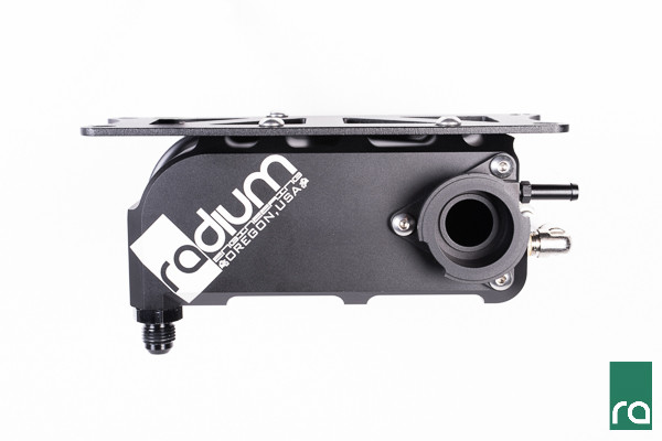 zbiornik-ukladku-chlodzenia-lotus-elise-exige-2zz-ge-radium-engineering_2 Coolant Tank Lotus Elise/Exige 2ZZ-GE Firewall Mount Radium Engineering
